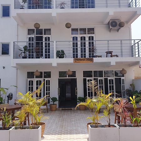 Mountbaylk Hotel Dehiwala-Mount Lavinia Bagian luar foto